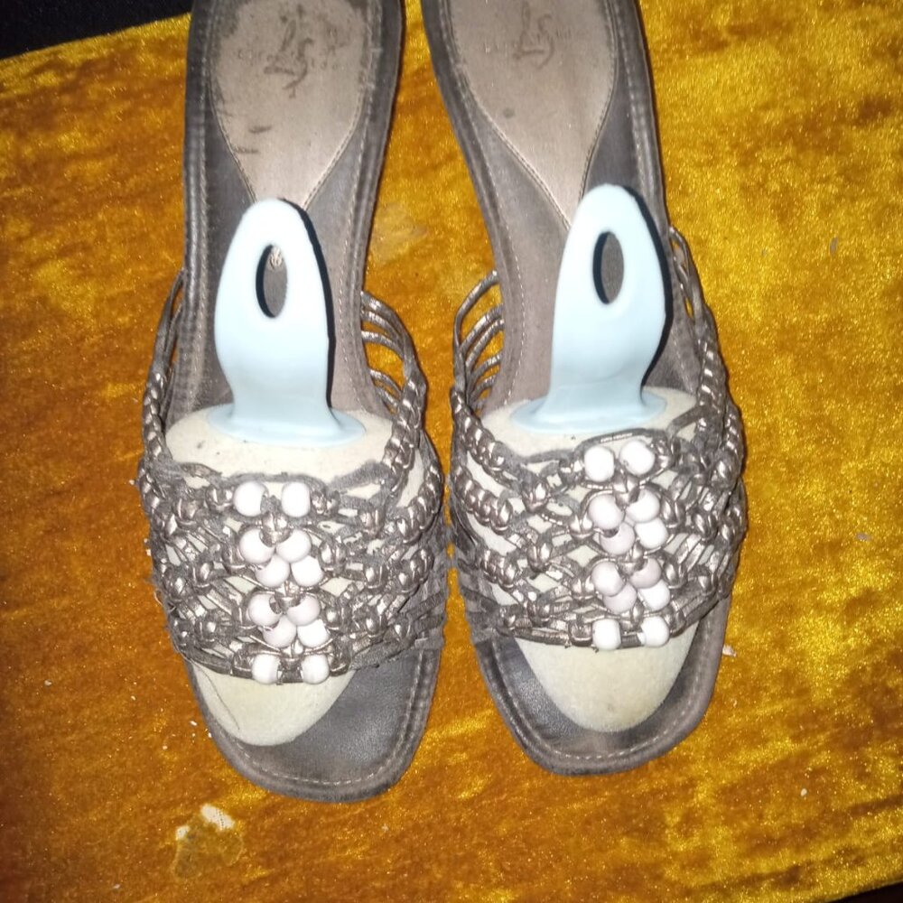 SANDAL